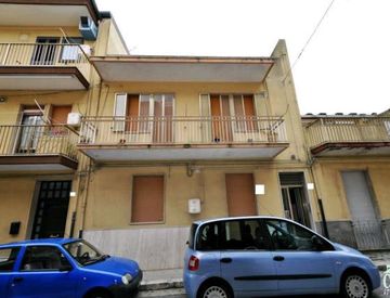 Foto 1 di 38 - Casa indipendente in Vendita in Via della Costituzione a Ragusa