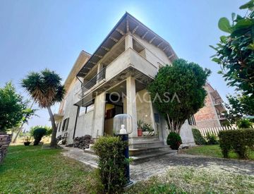 Facciata - Villa in Vendita in Via Liquirizia a San Salvo