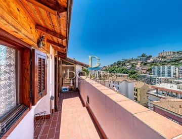 Terrazza - Casa bifamiliare, trifamiliare in Vendita in Via Giovanni Borea a Sanremo