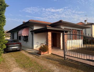 Facciata - Villa in Vendita in monticelli a Pieve Porto Morone