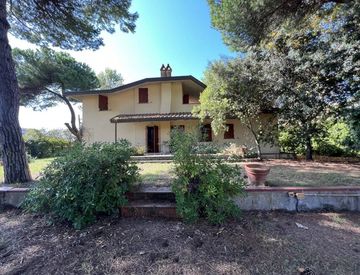 Villa in Vendita in Via Dante Alighieri 34 a Camaiore 210mq