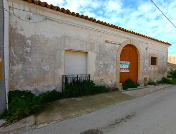 Foto 1 di 7 - Rustico, casale in Vendita in Contrada Deserto a Comiso