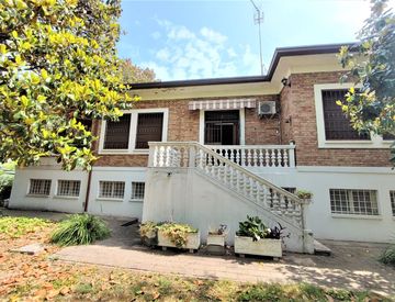 Facciata - Villa in Vendita in Viale Gubbio a Rimini