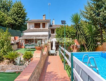 Piscina - Casa indipendente in Vendita in Contrada Circito a Cassano delle Murge