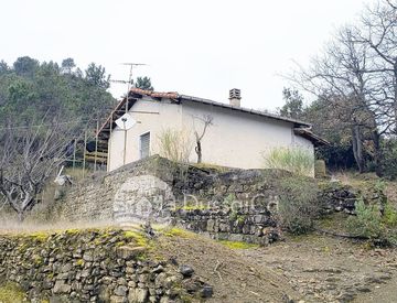Foto 1 di 13 - Casa indipendente in Vendita in Strada Provinciale 70 a Dolceacqua