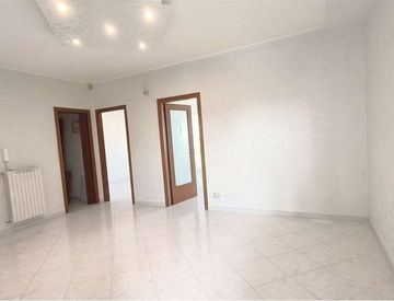 Stanza - Trilocale in Vendita in Via Casamassima a Cellamare