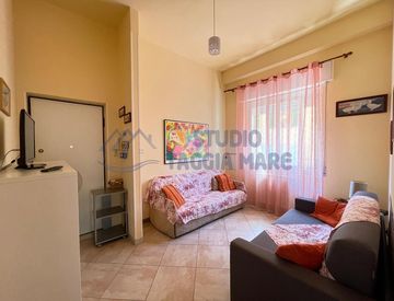 Camera da letto - Quadrilocale in Vendita in Via Nuvolone a Taggia