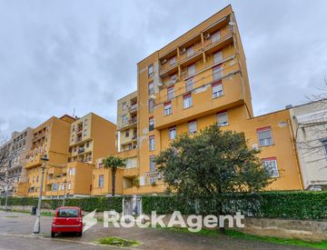 Foto 1 di 42 - Appartamento in Vendita in Via Napoli Achille 9 a Salerno