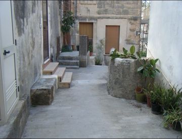 Foto 1 di 11 - Casa bifamiliare, trifamiliare in Vendita in zona Modica Bassa a Modica
