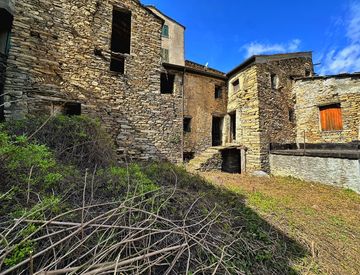 Foto 1 di 13 - Rustico, casale in Vendita in Via Sottocase a Montalto Carpasio