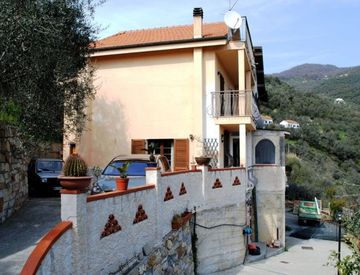 Foto 1 di 24 - Casa indipendente in Vendita in Strada Provinciale 82 a Pontedassio