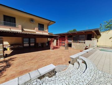 Facciata - Villa in Vendita in Via Avellino a Benevento