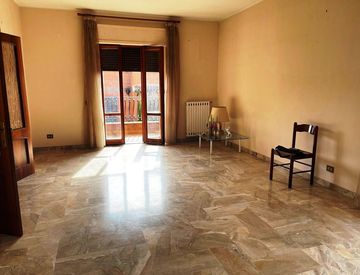 Stanza - Quadrilocale in Vendita in Via Malnate 30 a Roma