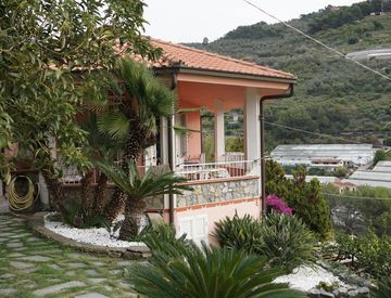 Foto 1 di 35 - Casa bifamiliare, trifamiliare in Vendita in provinciale a San Biagio della Cima