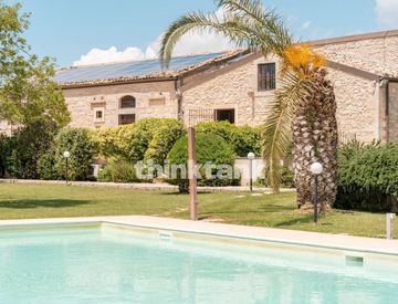 Piscina - Villa in Vendita in Strada comunale Annunziata-Cifali a Ragusa
