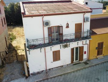 Facciata - Casa bifamiliare in Vendita in zona Centro a Villaperuccio
