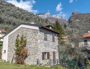 Foto 1 di 34 - Casa indipendente in Vendita in Via Cima 28 a Pigna