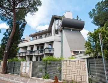 Facciata - Quadrilocale in Vendita in Via Massimo Meliconi a Roma