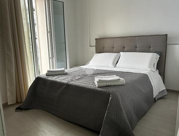 Camera da letto - Villetta a schiera in Vendita in Viale Tiberio a Rimini