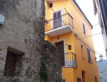 Foto 1 di 10 - Appartamento in Vendita in Corso Vittorio Emanuele 46 a Gimigliano