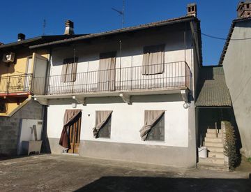 Foto 1 di 28 - Rustico, casale in Vendita in Strada Ghiaro a Crescentino