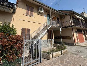 Foto 1 di 23 - Rustico, casale in Vendita in Piazza Carlo Marx 13 a Senago
