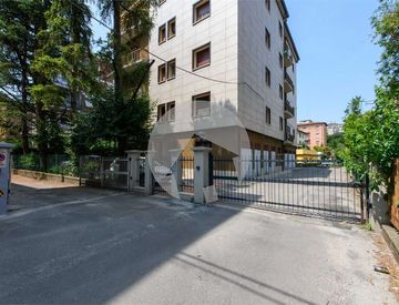 Foto 1 di 22 - Quadrilocale in Vendita in Viale Luciano Manara 19 a Reggio Emilia