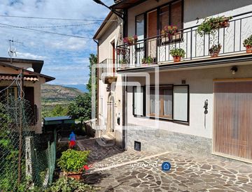 Facciata - Casa indipendente in Vendita in Largo Murillo 6 a Bugnara