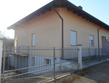 Foto 1 di 24 - Villa in Vendita in Via Borgomasino 34 a Moncrivello