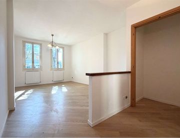Stanza - Trilocale in Vendita in Viale Cesare Battisti a Correggio