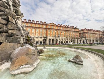 Piscina - Appartamento in Vendita in Piazza Statuto a Torino