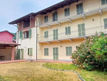 Foto 1 di 28 - Casa indipendente in Vendita in Via Maestra 17 a Scarmagno