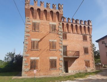 Foto 1 di 21 - Casa indipendente in Vendita in Via Giardini Sud a Serramazzoni