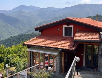 Foto 1 di 31 - Casa indipendente in Vendita in Via San Romolo a Perinaldo