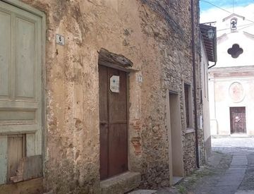 Foto 1 di 8 - Rustico, casale in Vendita in Strada Pera a Imperia