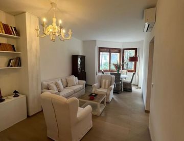Quadrilocale in Vendita in Via GIOIA a Forte dei Marmi - 110mq - Casa.it