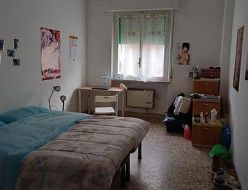 Camera da letto - Quadrilocale in Affitto in Via Cristoforo Colombo 28 a Pisa