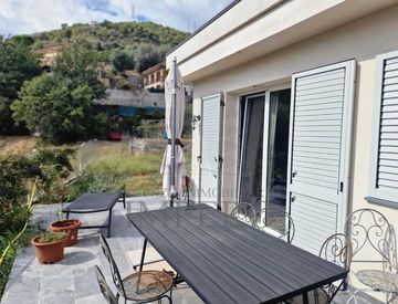 Terrazza - Casa bifamiliare, trifamiliare in Vendita in Località Gray a Camporosso