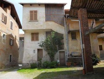 Foto 1 di 10 - Casa indipendente in Vendita in Via Vittorio Veneto 59 a Roasio