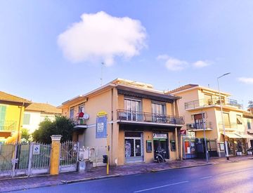 Foto 1 di 9 - Casa indipendente in Vendita in Via Aurelia 112 a San Bartolomeo al Mare