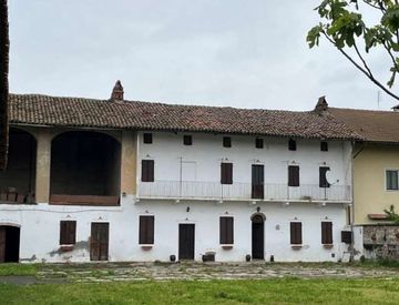 Foto 1 di 35 - Quadrilocale in Vendita in Via Emanuele Filiberto 54 a Tronzano Vercellese