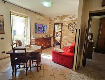 Soggiorno - Trilocale in Vendita in Via Stretto Antico 45 a Catanzaro