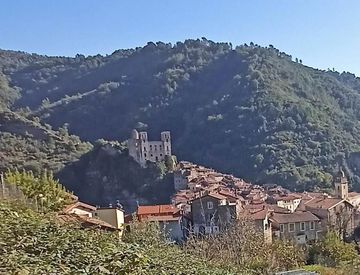 Foto 1 di 14 - Terreno edificabile in Vendita in Strada di Circonvallazione a Dolceacqua