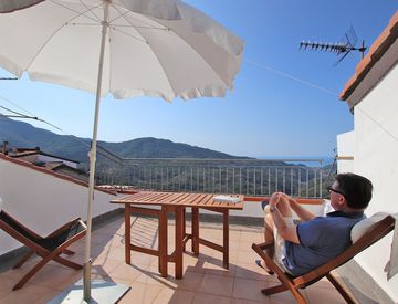 Terrazza - Villetta a schiera in Vendita in Via Maraldi a Perinaldo