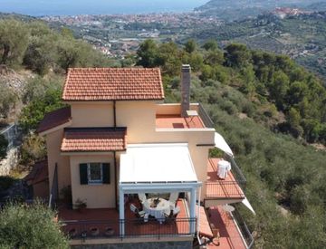 Foto 1 di 31 - Villa in Vendita in zona Centro a Diano San Pietro
