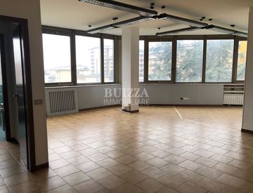 Stanza - Ufficio in Vendita in Via Aldo Moro 22 a Brescia
