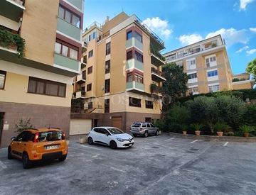 Vista - Trilocale in Vendita in Via Laurentina a Roma