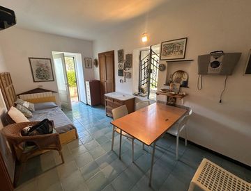 Soggiorno - Bilocale in Vendita in Via Castagneto a Camogli