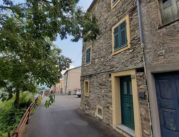Foto 1 di 53 - Rustico, casale in Vendita in zona Borghetto a Borghetto d'Arroscia
