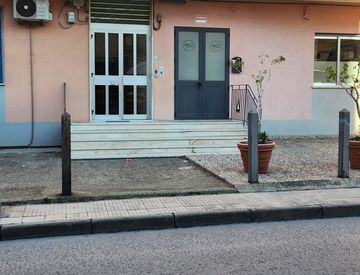 Foto 1 di 15 - Locale commerciale in Vendita in Via Nazionale 275 a Rometta